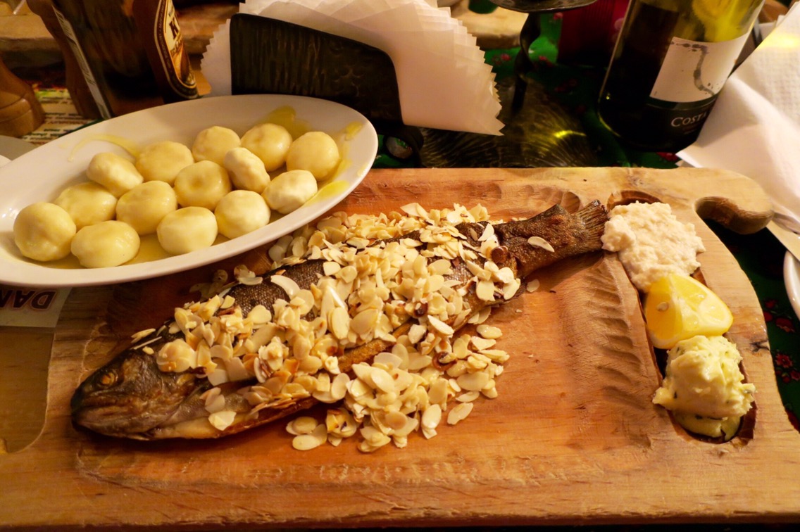 Jadłodajnia pod turystów Stodoła Grill Steak ZAKOPANE BEZFARMAZONU.PL