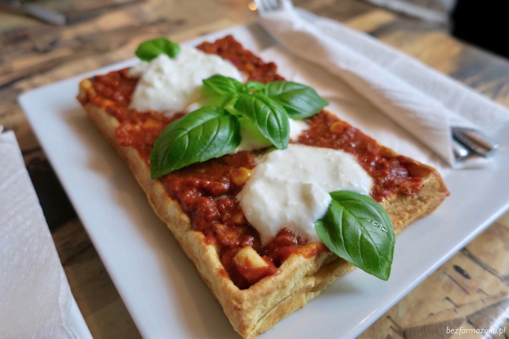 Kawa, herbata, lunche i desery – La Cafe – CHEŁM, ul.&nbsp;Krzywa