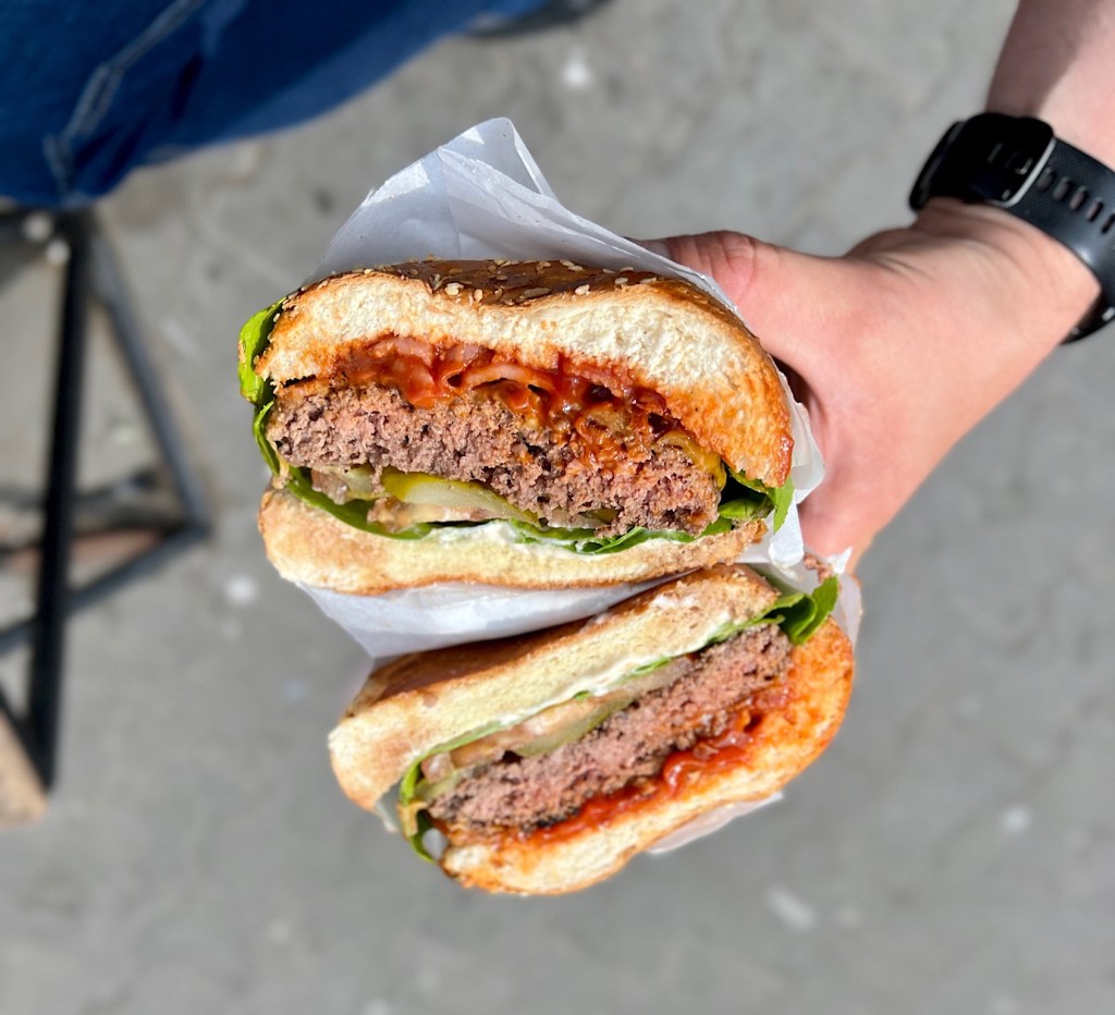 Żółta ciężarówka szczęścia – Boogie Truck – KRAKÓW, ul. Świętego&nbsp;Wawrzyńca